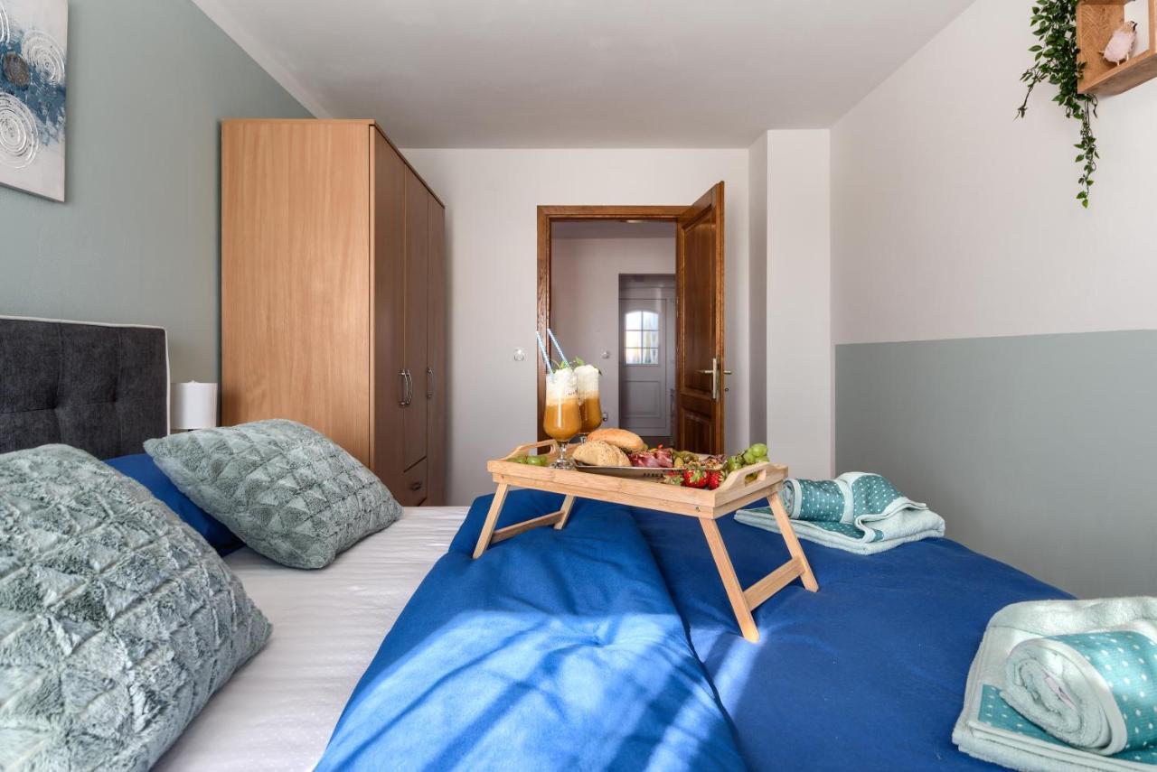 Apartmani Plavi Val 沃德年 外观 照片