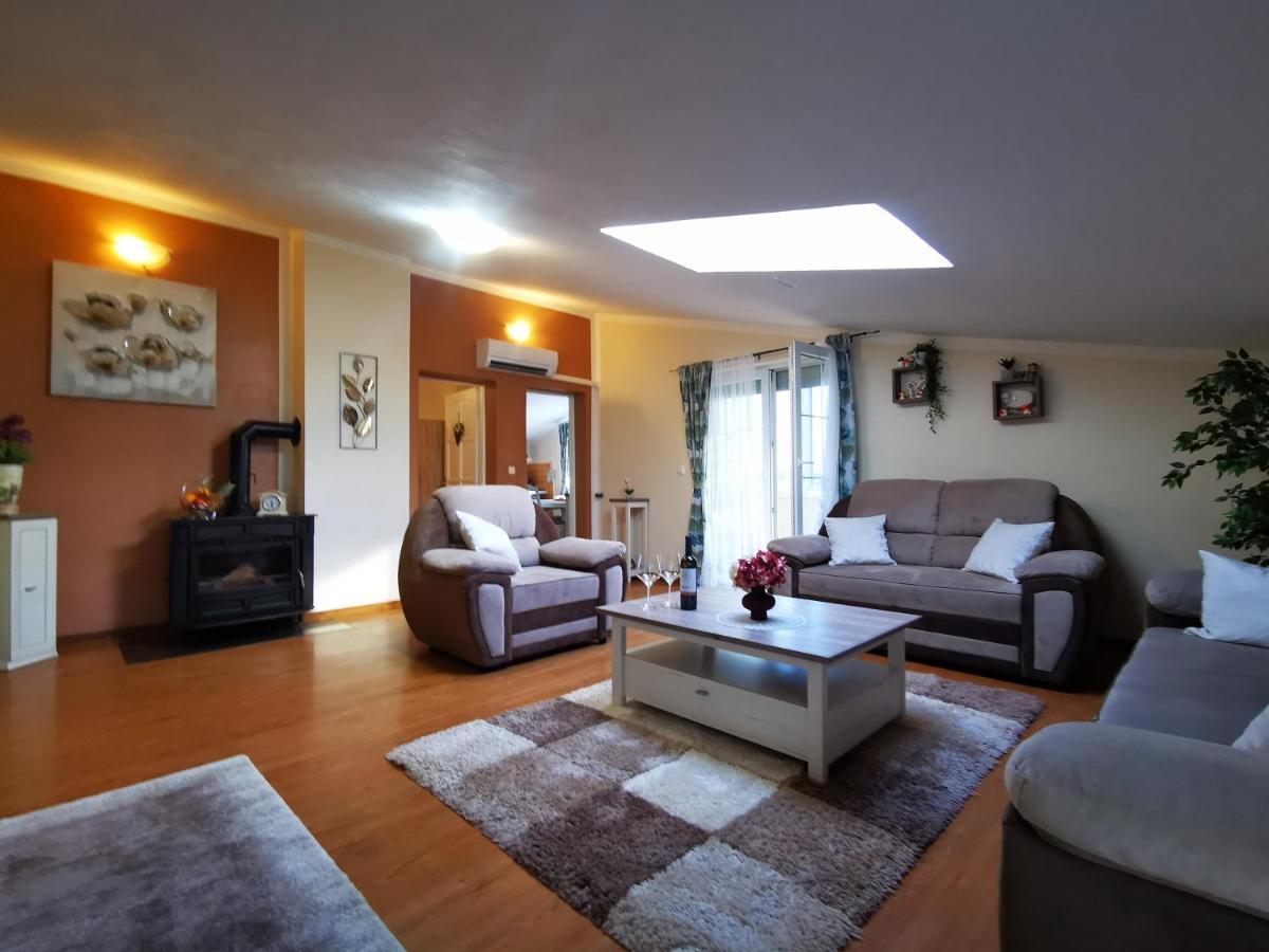 Apartmani Plavi Val 沃德年 外观 照片
