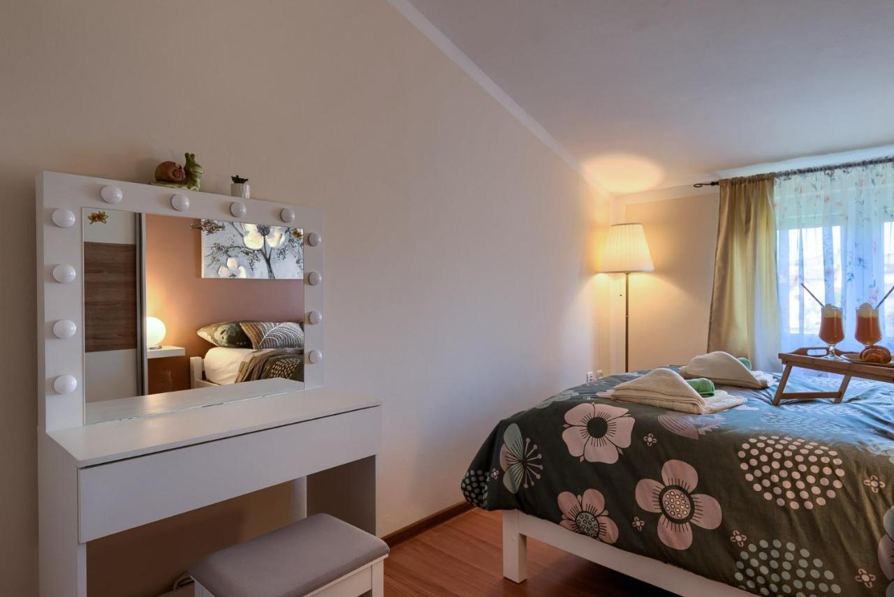 Apartmani Plavi Val 沃德年 外观 照片
