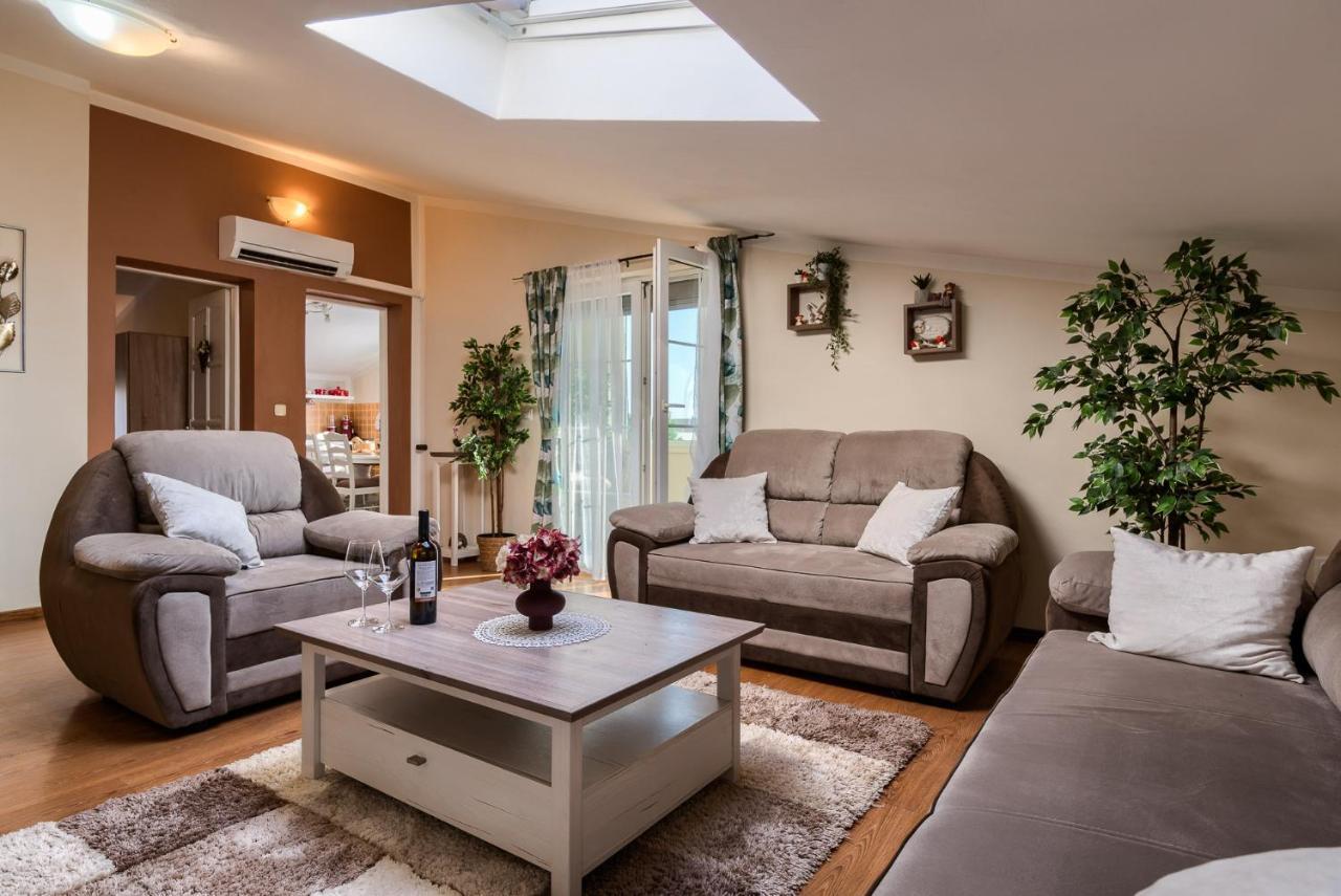 Apartmani Plavi Val 沃德年 外观 照片