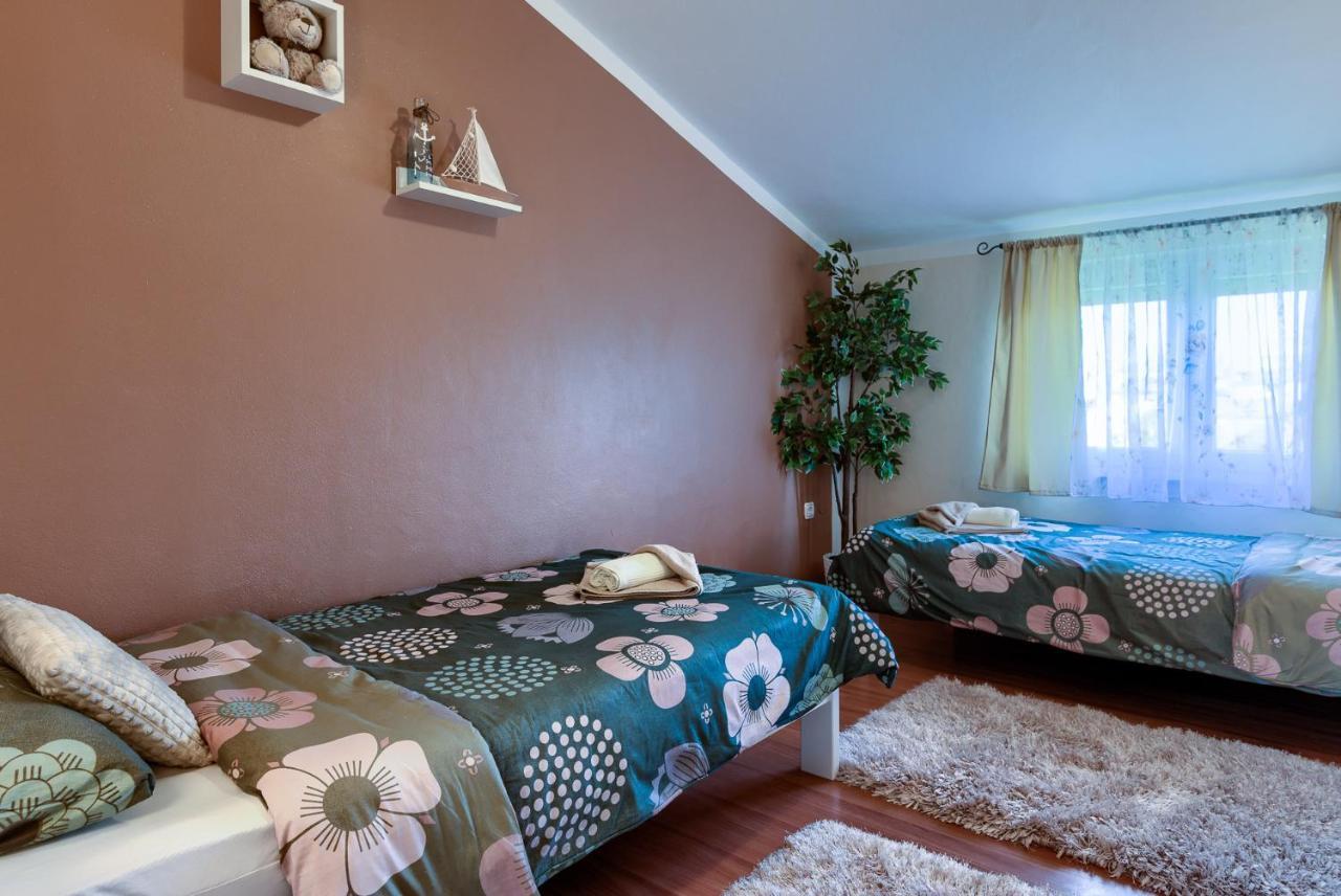 Apartmani Plavi Val 沃德年 外观 照片