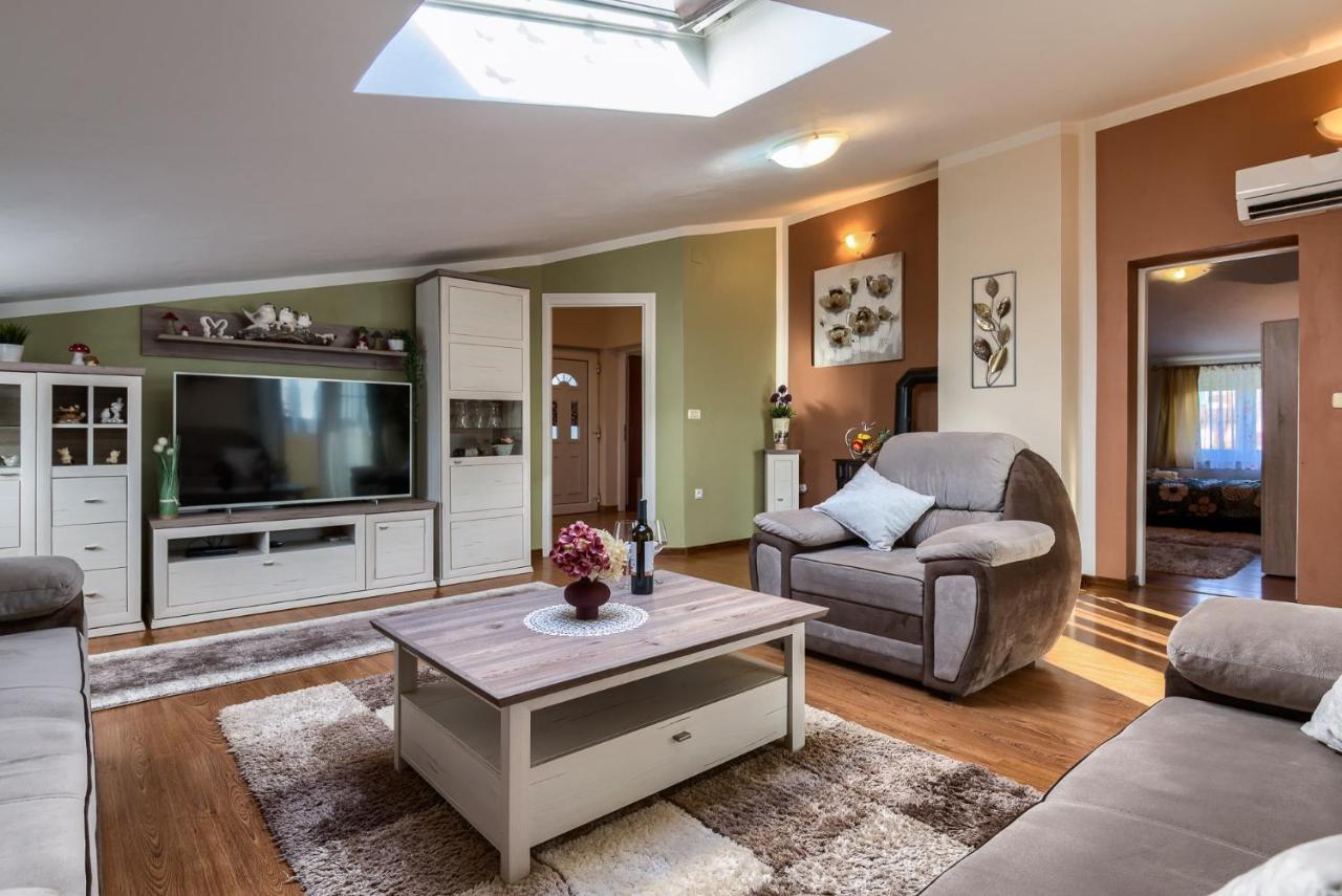 Apartmani Plavi Val 沃德年 外观 照片